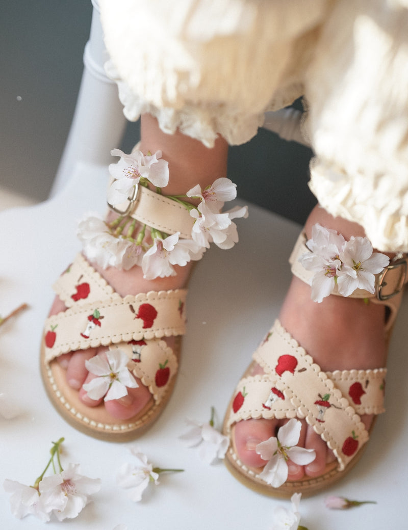 Petit Nord Apple Crossover Scallop Sandal Sandals Cream 052