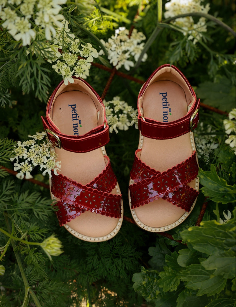 Crossover Scallop Flower - Cherry Patent – Petit Nord GLOBAL
