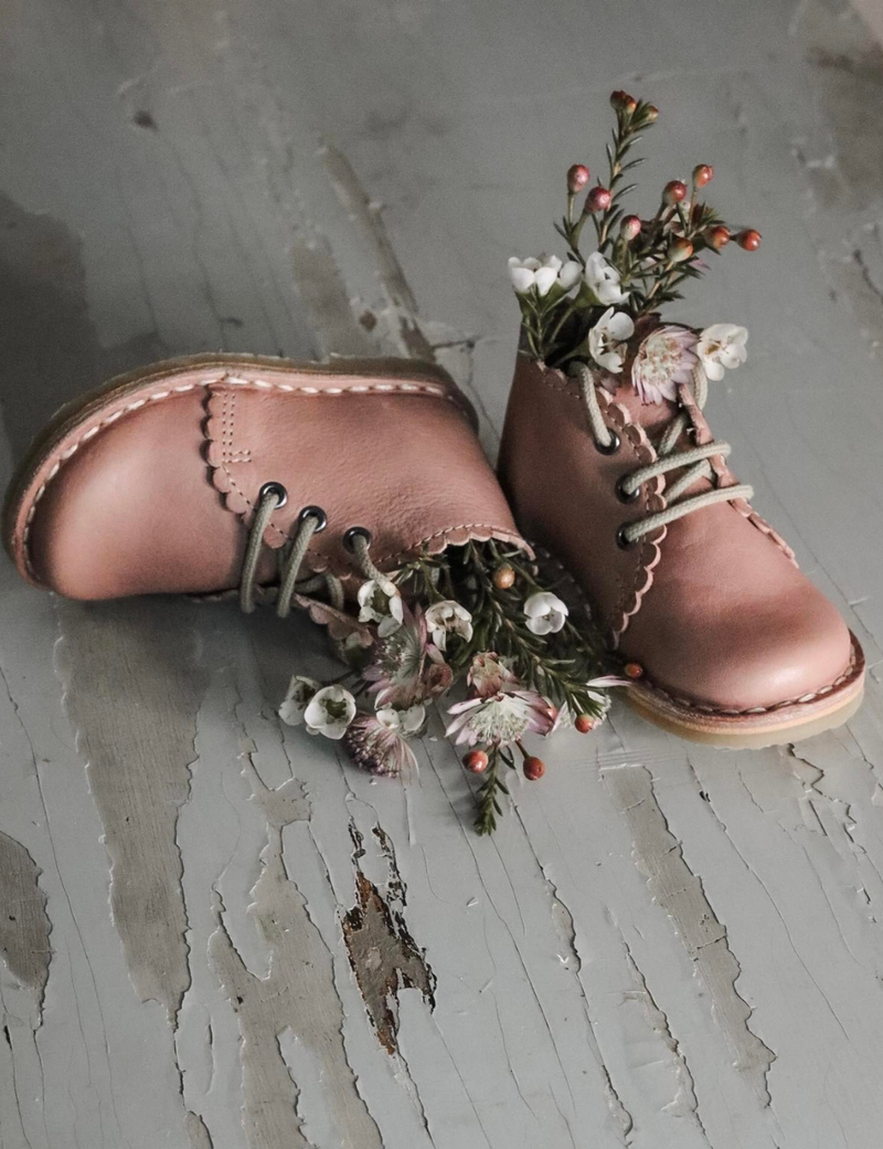 Low boots discount rose