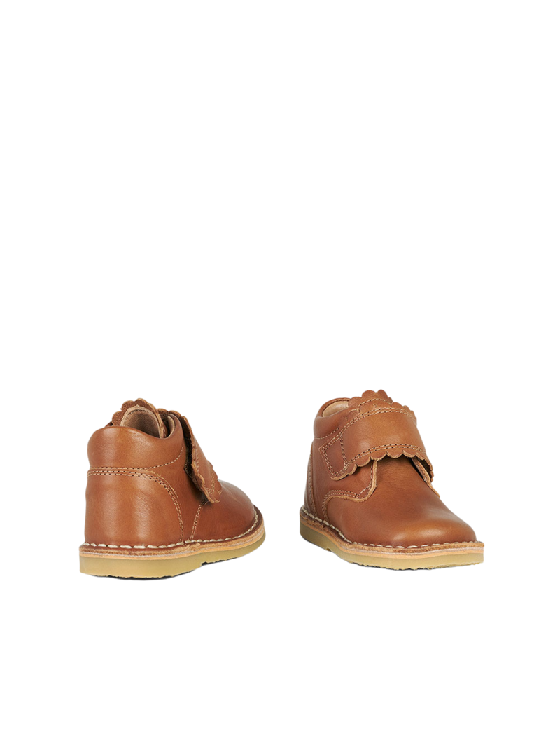 Petit Nord Scallop Velcro Boot Low Boot Shoes Cognac 002