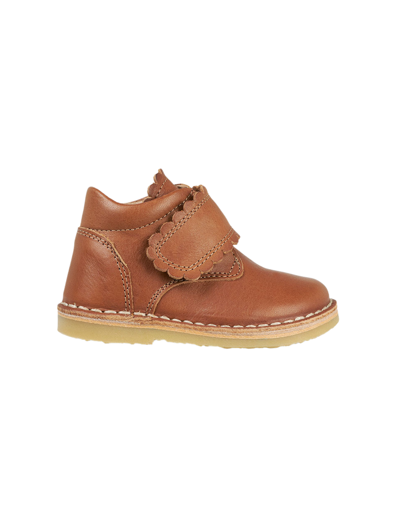 Petit Nord Scallop Velcro Boot Low Boot Shoes Cognac 002