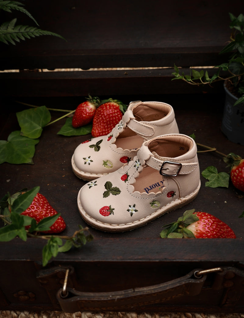 Petit Nord Wild Strawberries T-bar Scallop T-bars and Ballerinas Cream 052