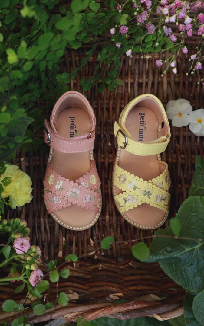Petit Nord Flower Crossover Sandal Sandals Old rose 020